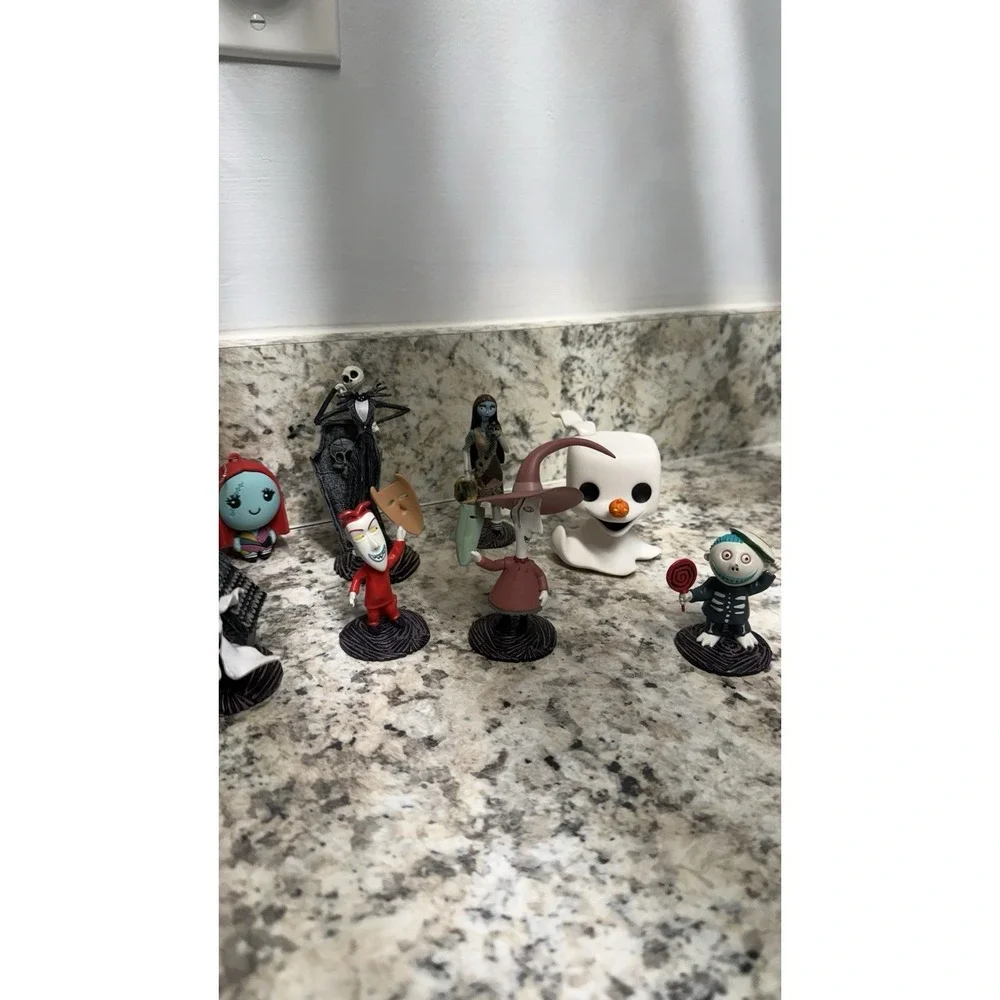 Lot of 11 The Nightmare Before Christmas figurines‎